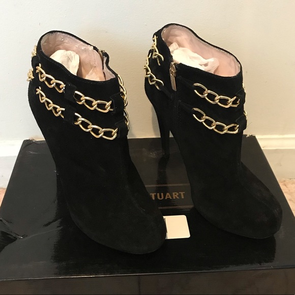 Flirty, Fun Ankle Booties💃 - Picture 2 of 3